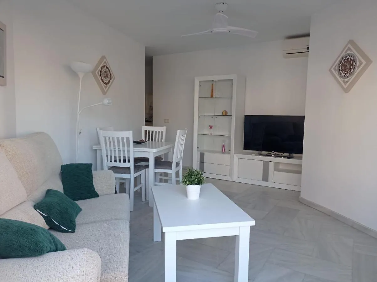 בנאלמדנה Puerto Marina Family Home דירה